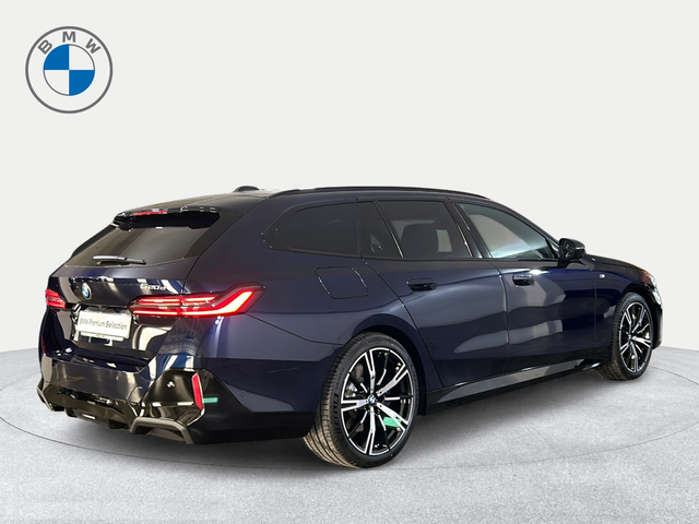 BMW Serie 5 520d Touring color Azul. Año 2025. 145KW(197CV). Diésel. En concesionario San Pablo Motor | Su Eminencia de Sevilla
