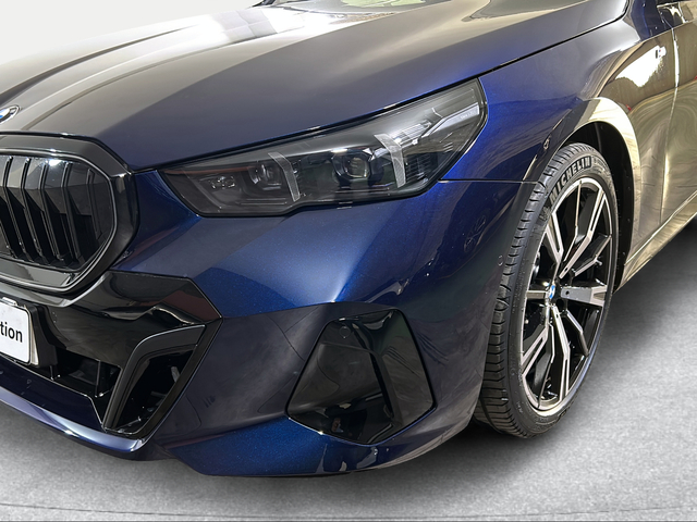 BMW Serie 5 520d Touring color Azul. Año 2025. 145KW(197CV). Diésel. En concesionario San Pablo Motor | Su Eminencia de Sevilla