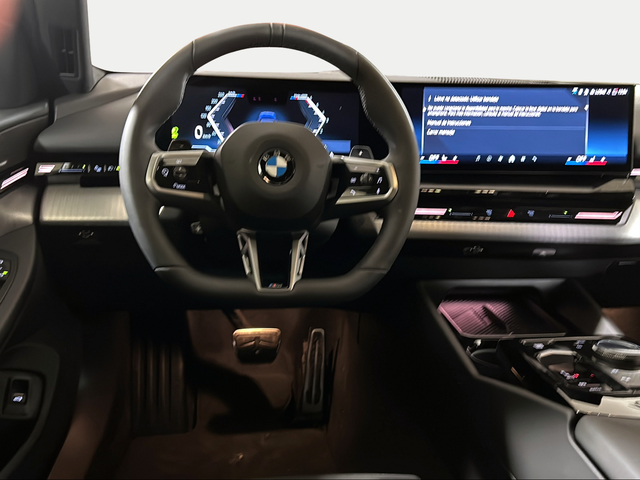 BMW Serie 5 520d Touring color Azul. Año 2025. 145KW(197CV). Diésel. En concesionario San Pablo Motor | Su Eminencia de Sevilla