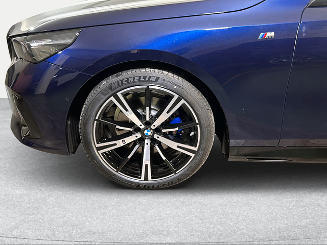 BMW Serie 5 520d Touring color Azul. Año 2025. 145KW(197CV). Diésel. En concesionario San Pablo Motor | Su Eminencia de Sevilla