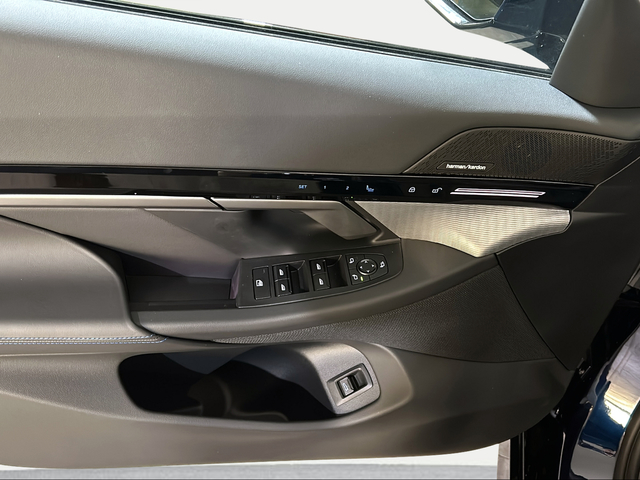 BMW Serie 5 520d Touring color Azul. Año 2025. 145KW(197CV). Diésel. En concesionario San Pablo Motor | Su Eminencia de Sevilla