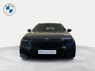 Fotos de BMW Serie 5 520d Touring color Azul. Año 2025. 145KW(197CV). Diésel. En concesionario San Pablo Motor | Su Eminencia de Sevilla