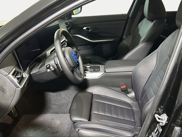 BMW Serie 3 318d color Negro. Año 2025. 110KW(150CV). Diésel. En concesionario San Pablo Motor | Su Eminencia de Sevilla