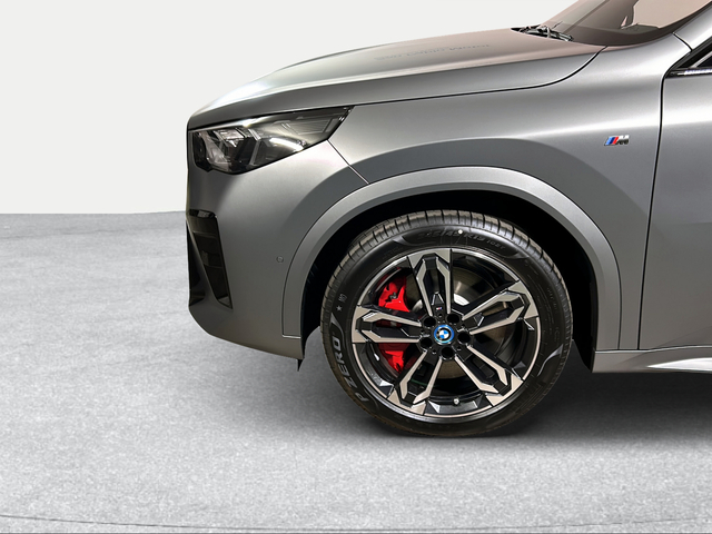 BMW iX2 xDrive30 color Blanco. Año 2025. 230KW(313CV). Eléctrico. En concesionario San Pablo Motor | Su Eminencia de Sevilla