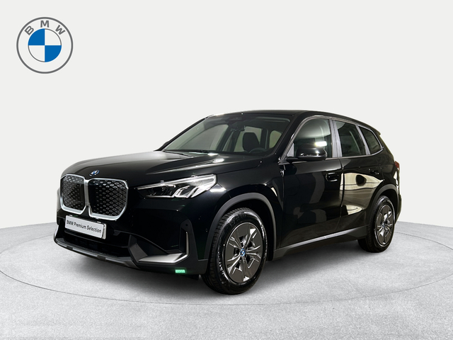 BMW iX1 xDrive30 color Negro. Año 2025. 230KW(313CV). Eléctrico. En concesionario San Pablo Motor | Su Eminencia de Sevilla