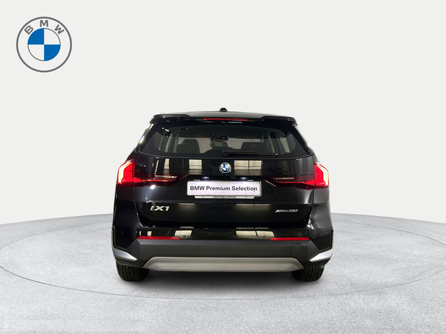 BMW iX1 xDrive30 color Negro. Año 2025. 230KW(313CV). Eléctrico. En concesionario San Pablo Motor | Su Eminencia de Sevilla