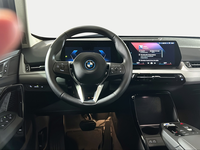 BMW iX1 xDrive30 color Negro. Año 2025. 230KW(313CV). Eléctrico. En concesionario San Pablo Motor | Su Eminencia de Sevilla