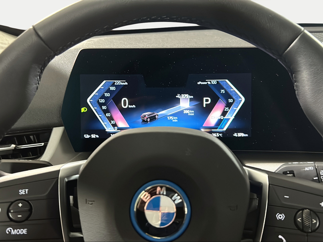 BMW iX1 xDrive30 color Negro. Año 2025. 230KW(313CV). Eléctrico. En concesionario San Pablo Motor | Su Eminencia de Sevilla