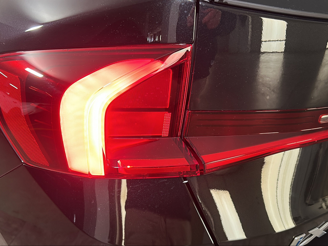 BMW iX1 xDrive30 color Negro. Año 2025. 230KW(313CV). Eléctrico. En concesionario San Pablo Motor | Su Eminencia de Sevilla