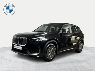 Fotos de BMW iX1 xDrive30 color Negro. Año 2025. 230KW(313CV). Eléctrico. En concesionario San Pablo Motor | Su Eminencia de Sevilla