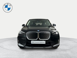 Fotos de BMW iX1 xDrive30 color Negro. Año 2025. 230KW(313CV). Eléctrico. En concesionario San Pablo Motor | Su Eminencia de Sevilla