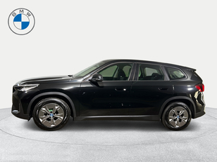 Fotos de BMW iX1 xDrive30 color Negro. Año 2025. 230KW(313CV). Eléctrico. En concesionario San Pablo Motor | Su Eminencia de Sevilla