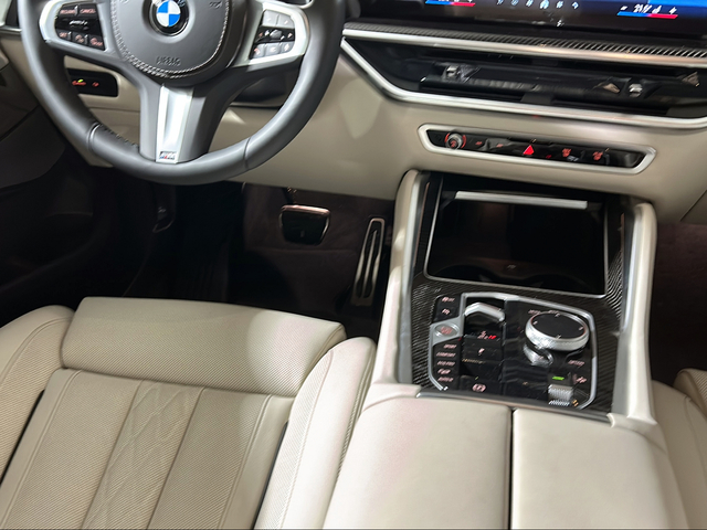BMW X6 xDrive30d color Azul. Año 2025. 210KW(286CV). Diésel. En concesionario San Pablo Motor | Su Eminencia de Sevilla