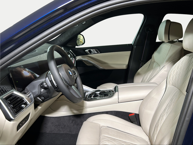 BMW X6 xDrive30d color Azul. Año 2025. 210KW(286CV). Diésel. En concesionario San Pablo Motor | Su Eminencia de Sevilla