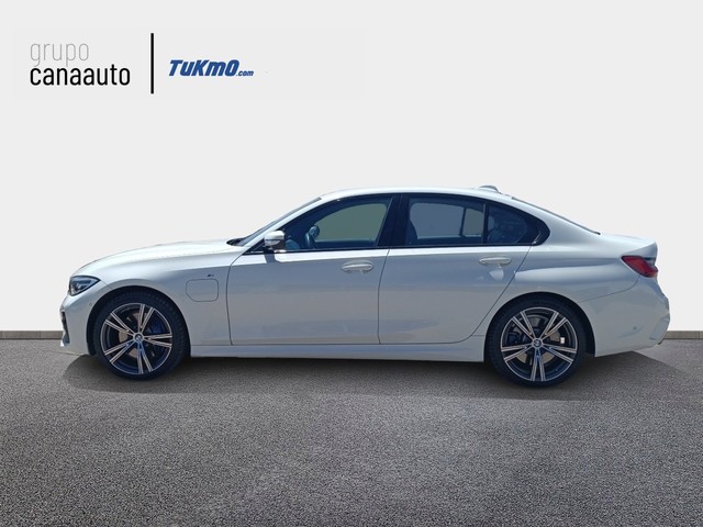 BMW Serie 3 330e color Blanco. Año 2021. 215KW(292CV). Híbrido Electro/Gasolina. En concesionario MG CANARIAS TACO de Sta. C. Tenerife