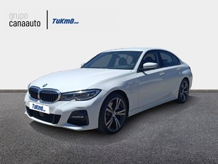 Fotos de BMW Serie 3 330e color Blanco. Año 2021. 215KW(292CV). Híbrido Electro/Gasolina. En concesionario MG CANARIAS TACO de Sta. C. Tenerife