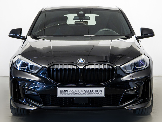 BMW Serie 1 118i color Negro. Año 2022. 103KW(140CV). Gasolina. En concesionario BMW Fuenteolid Valladolid de Valladolid