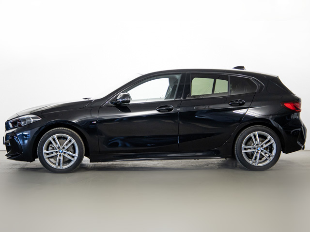 BMW Serie 1 118i color Negro. Año 2022. 103KW(140CV). Gasolina. En concesionario BMW Fuenteolid Valladolid de Valladolid