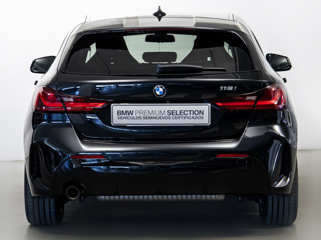 BMW Serie 1 118i color Negro. Año 2022. 103KW(140CV). Gasolina. En concesionario BMW Fuenteolid Valladolid de Valladolid