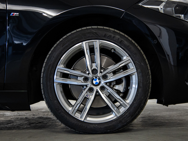 BMW Serie 1 118i color Negro. Año 2022. 103KW(140CV). Gasolina. En concesionario BMW Fuenteolid Valladolid de Valladolid