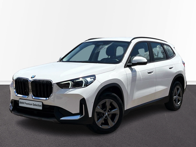 BMW X1 sDrive18i color Blanco. Año 2023. 100KW(136CV). Gasolina. En concesionario CARTAGENA PREMIUM S.L. de Murcia