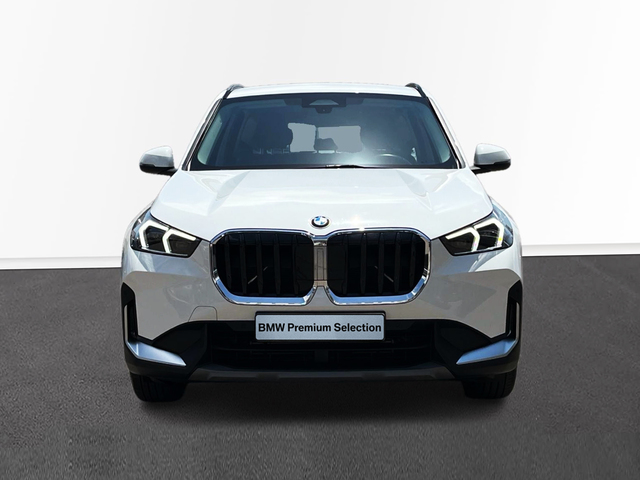 BMW X1 sDrive18i color Blanco. Año 2023. 100KW(136CV). Gasolina. En concesionario CARTAGENA PREMIUM S.L. de Murcia