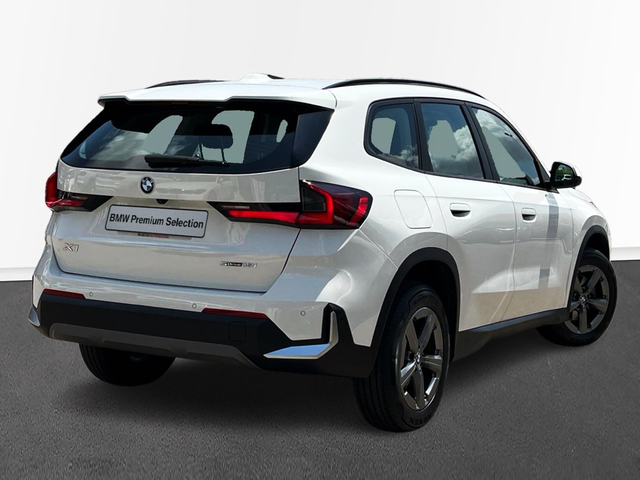 BMW X1 sDrive18i color Blanco. Año 2023. 100KW(136CV). Gasolina. En concesionario CARTAGENA PREMIUM S.L. de Murcia