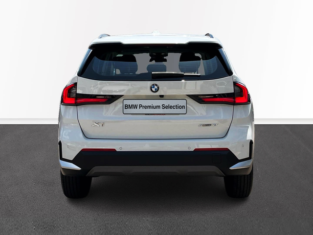 BMW X1 sDrive18i color Blanco. Año 2023. 100KW(136CV). Gasolina. En concesionario CARTAGENA PREMIUM S.L. de Murcia