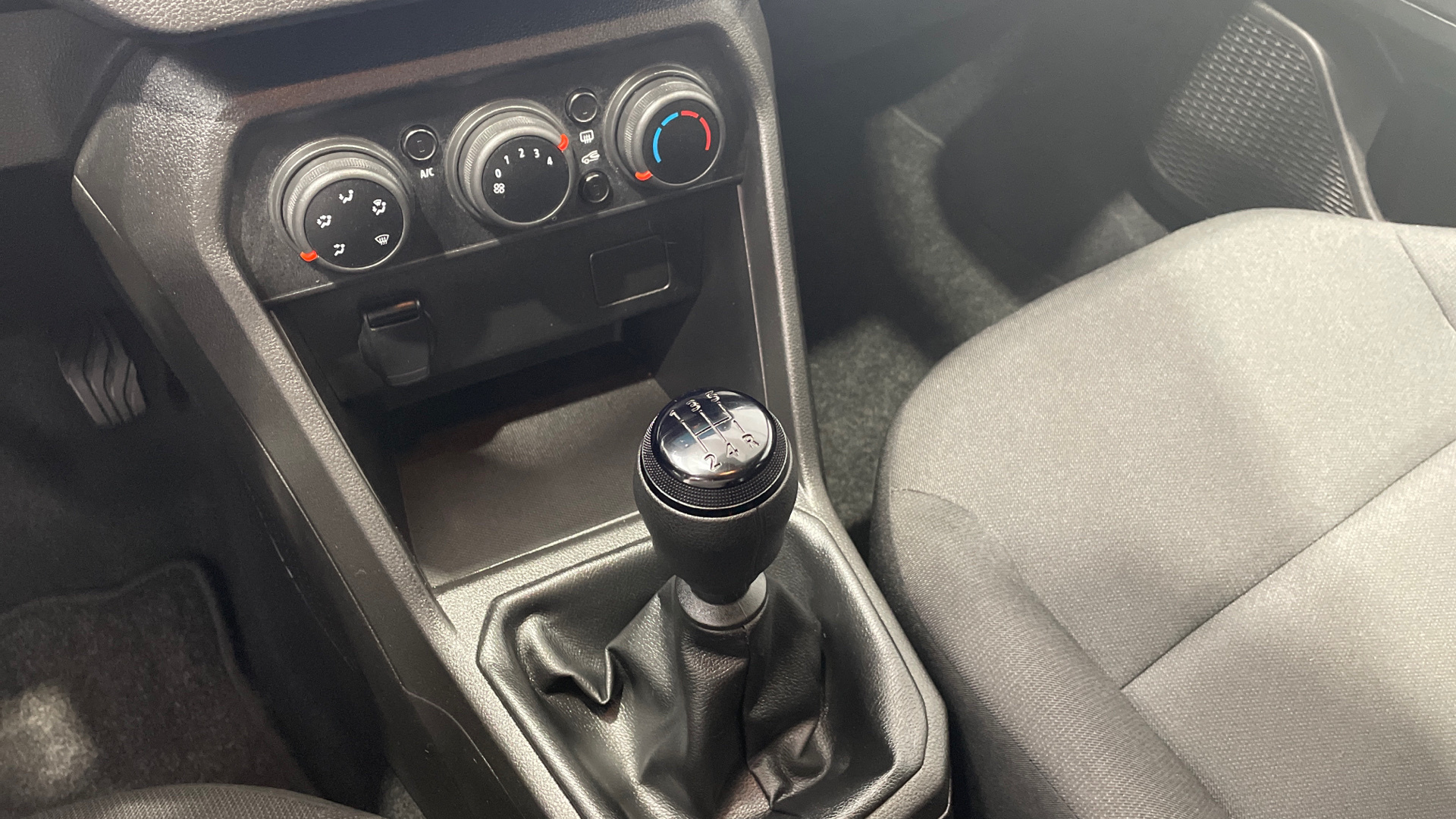 Dacia Sandero SCe 67 - 17