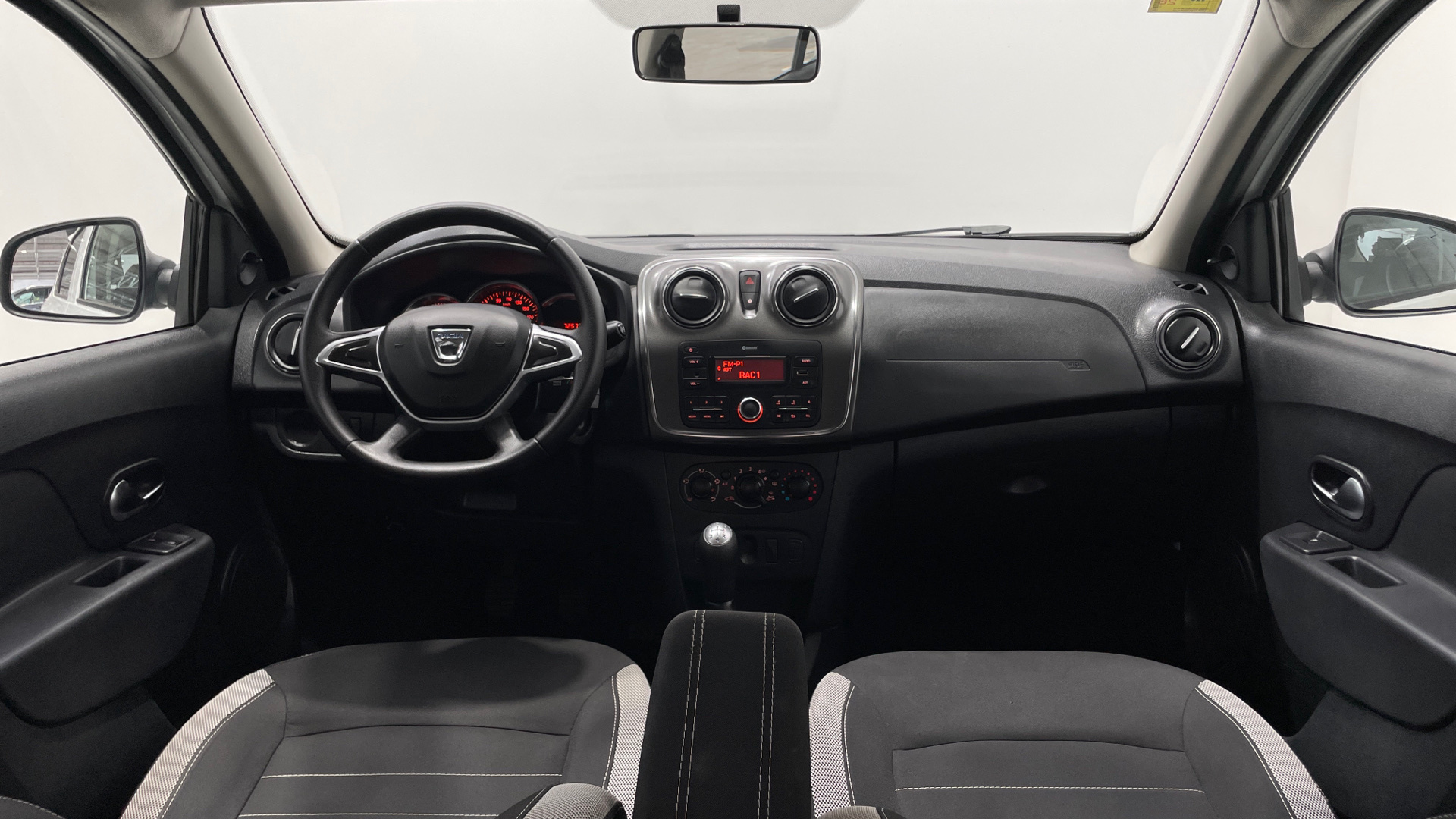 Dacia Sandero 1.0 - 7