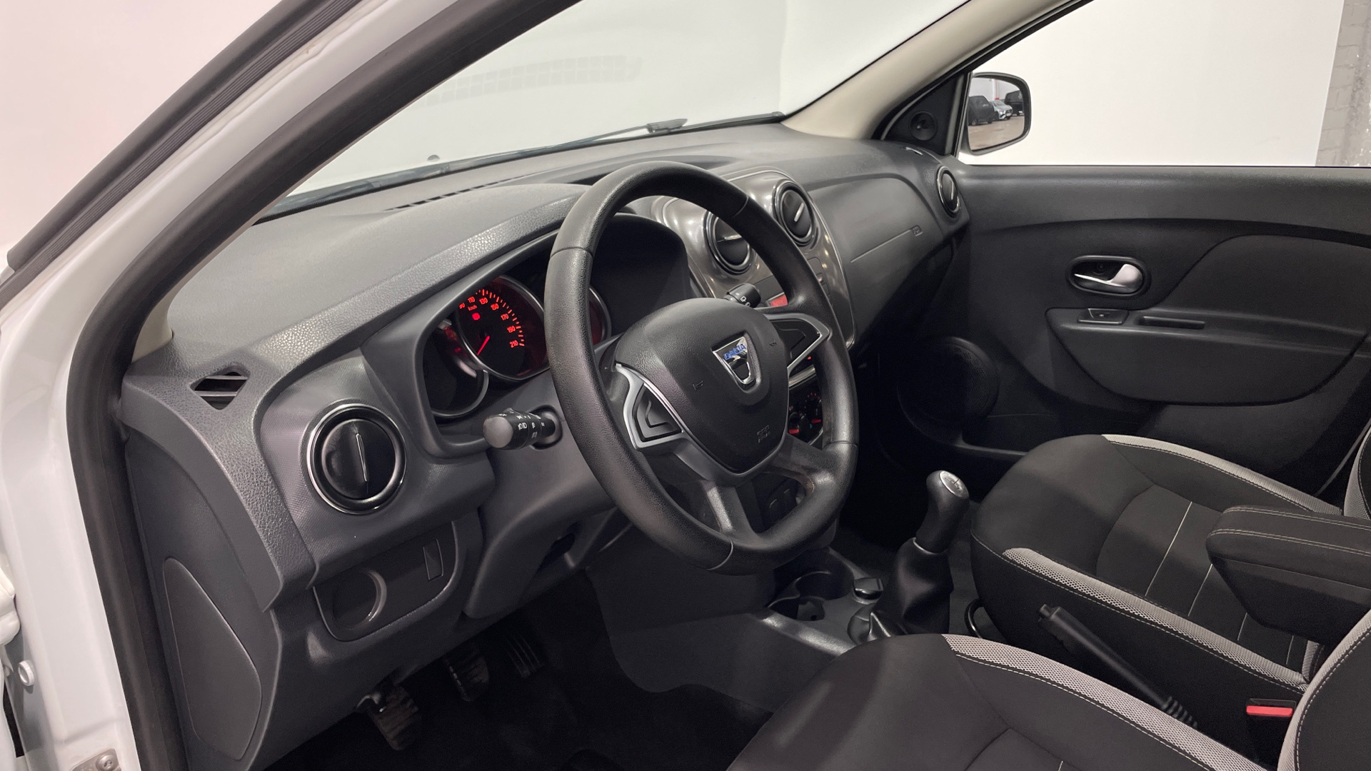 Dacia Sandero 1.0 - 8