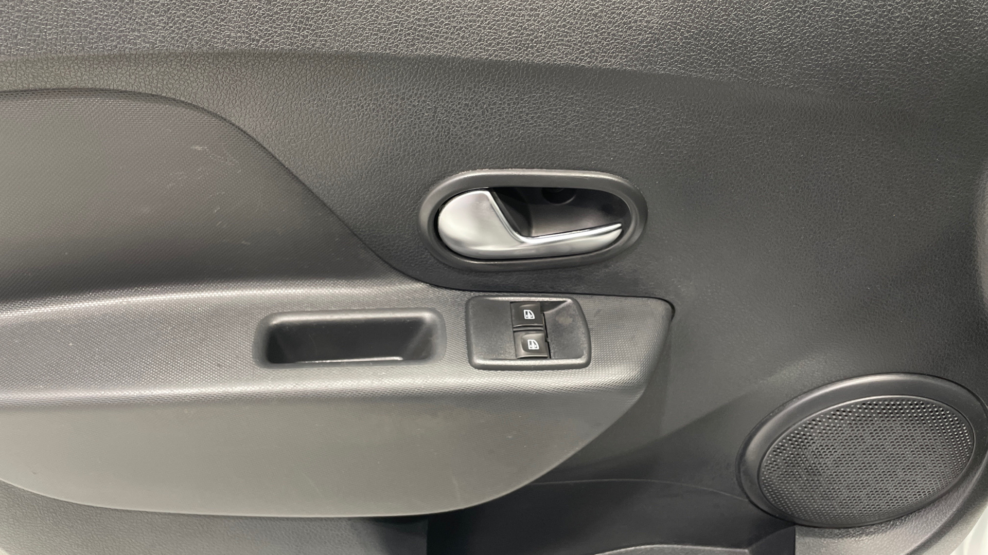 Dacia Sandero 1.0 - 9