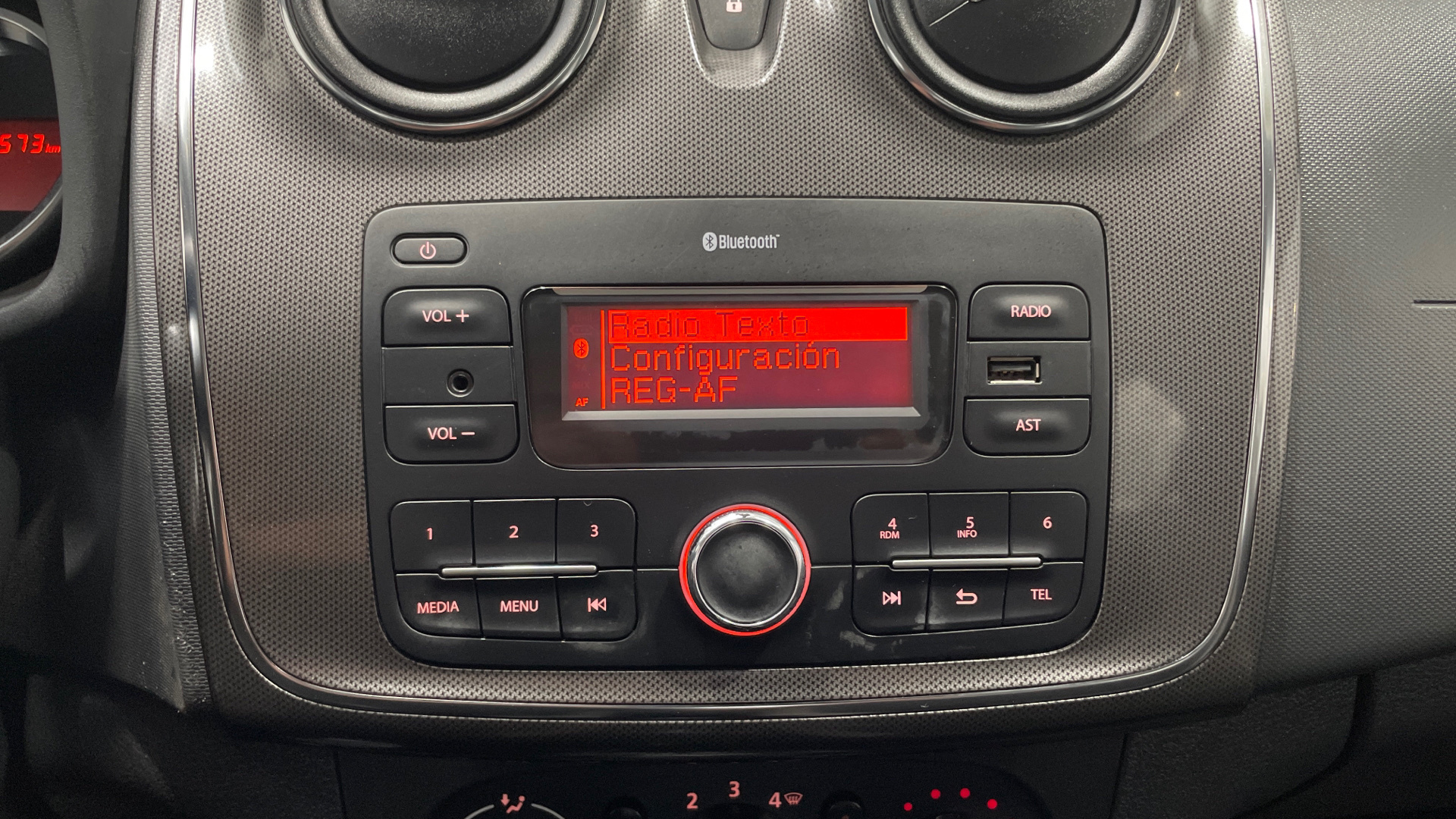 Dacia Sandero 1.0 - 11