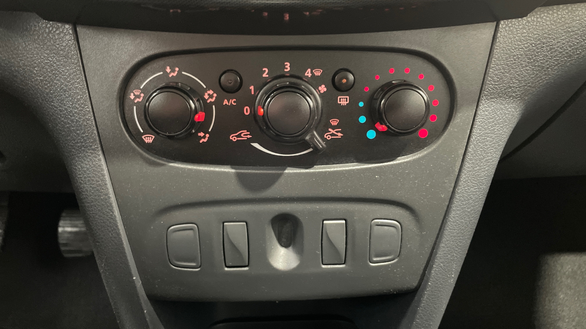 Dacia Sandero 1.0 - 16