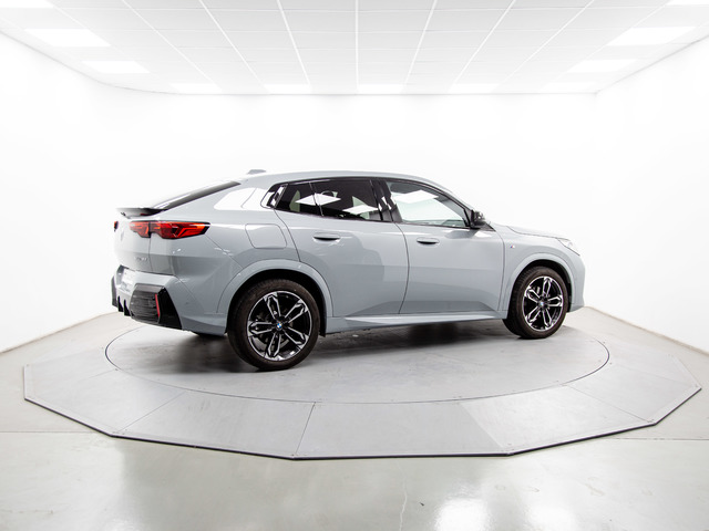 BMW X2 sDrive18d color Gris. Año 2024. 110KW(150CV). Diésel. En concesionario Móvil Begar Alicante de Alicante