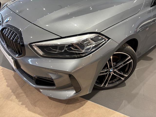 BMW Serie 1 118i color Gris. Año 2024. 103KW(140CV). Gasolina. En concesionario Automotor Costa, S.L.U. de Almería