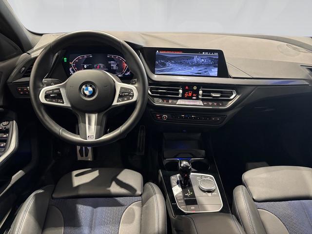 BMW Serie 1 118i color Gris. Año 2024. 103KW(140CV). Gasolina. En concesionario Automotor Costa, S.L.U. de Almería