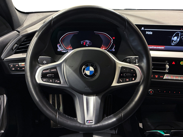 BMW Serie 1 118d color Negro. Año 2024. 110KW(150CV). Diésel. En concesionario BMW Marcos Automoción de Valencia