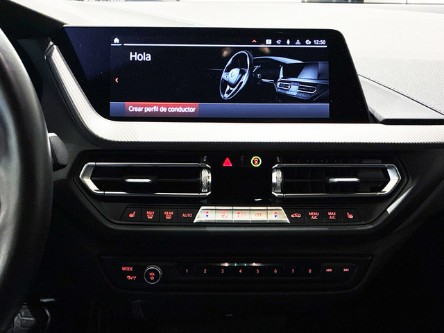 BMW Serie 1 118d color Negro. Año 2024. 110KW(150CV). Diésel. En concesionario BMW Marcos Automoción de Valencia