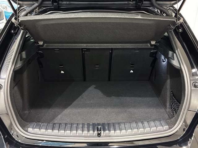 BMW Serie 1 118d color Negro. Año 2024. 110KW(150CV). Diésel. En concesionario BMW Marcos Automoción de Valencia