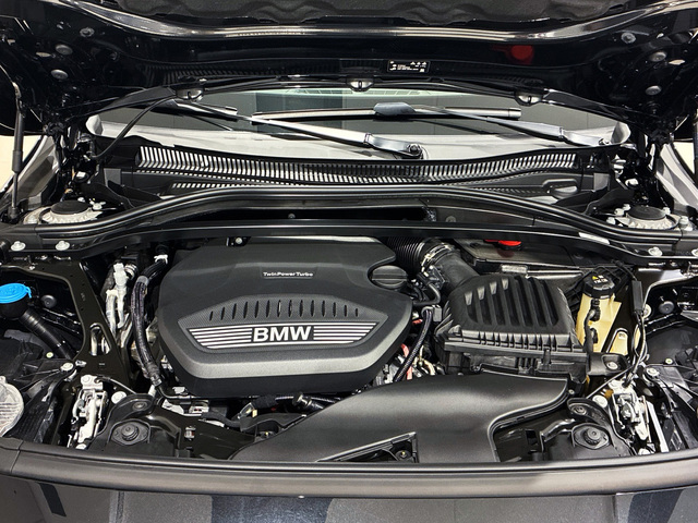 BMW Serie 1 118d color Negro. Año 2024. 110KW(150CV). Diésel. En concesionario BMW Marcos Automoción de Valencia