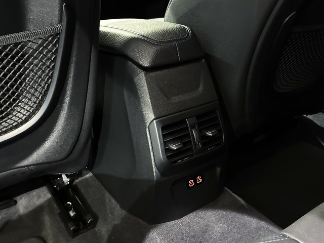 BMW Serie 1 118d color Negro. Año 2024. 110KW(150CV). Diésel. En concesionario BMW Marcos Automoción de Valencia