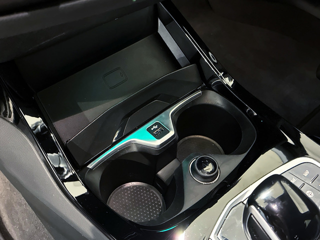 BMW Serie 1 118d color Negro. Año 2024. 110KW(150CV). Diésel. En concesionario BMW Marcos Automoción de Valencia