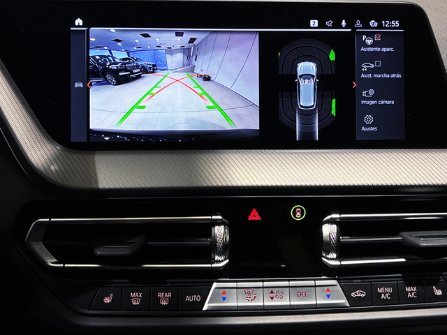 BMW Serie 1 118d color Negro. Año 2024. 110KW(150CV). Diésel. En concesionario BMW Marcos Automoción de Valencia