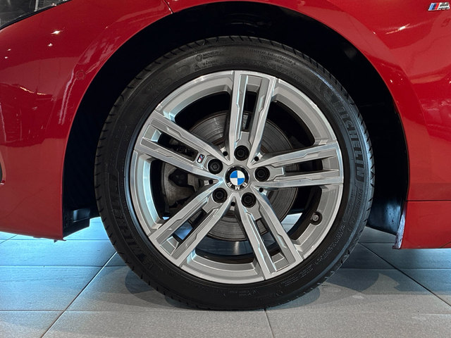 BMW Serie 1 118d color Rojo. Año 2024. 110KW(150CV). Diésel. En concesionario BMW Marcos Automoción de Valencia