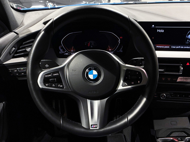 BMW Serie 1 118d color Azul. Año 2024. 110KW(150CV). Diésel. En concesionario BMW Marcos Automoción de Valencia