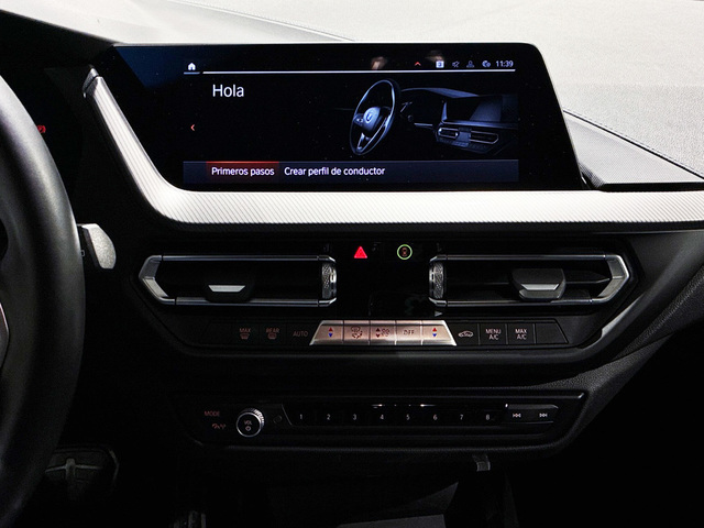 BMW Serie 1 118d color Azul. Año 2024. 110KW(150CV). Diésel. En concesionario BMW Marcos Automoción de Valencia