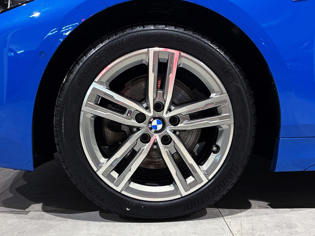 BMW Serie 1 118d color Azul. Año 2024. 110KW(150CV). Diésel. En concesionario BMW Marcos Automoción de Valencia