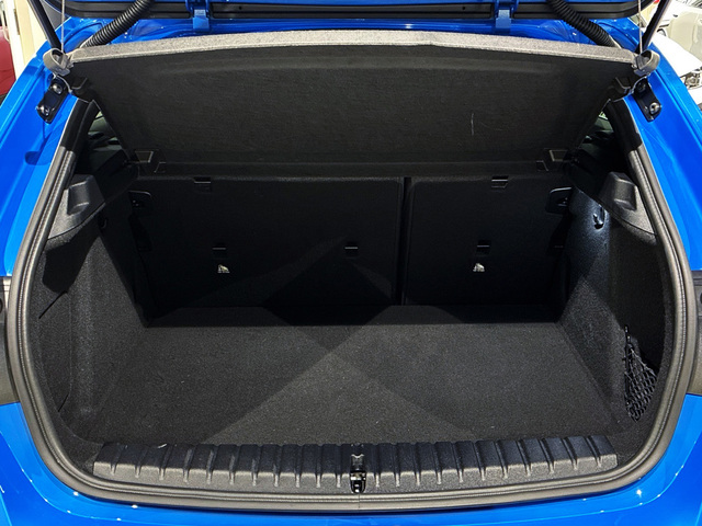 BMW Serie 1 118d color Azul. Año 2024. 110KW(150CV). Diésel. En concesionario BMW Marcos Automoción de Valencia