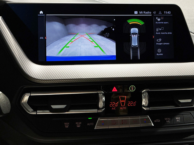 BMW Serie 1 118d color Azul. Año 2024. 110KW(150CV). Diésel. En concesionario BMW Marcos Automoción de Valencia